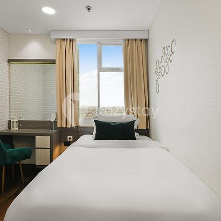 Meadow By Kozystay - Newly Renovated - Kebon Jeruk Jakarta Eksteriør bilde